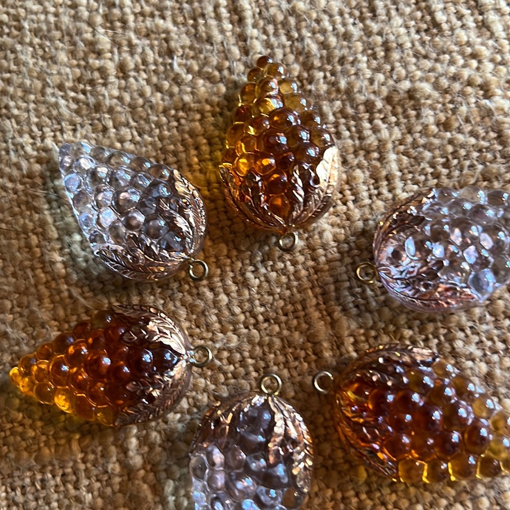 Raspberry crystal beads. - Picture 2 of 8
